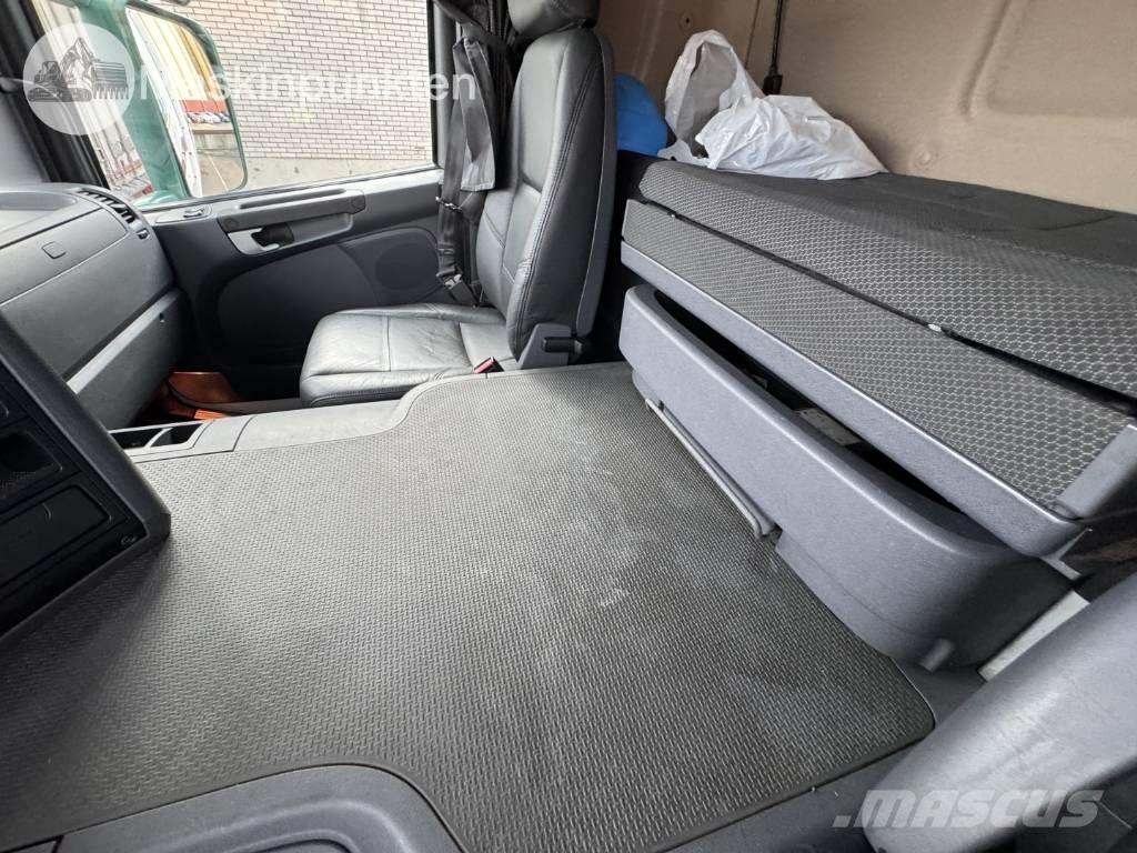 Scania P 320 شاحنات ذات هيكل صندوقي