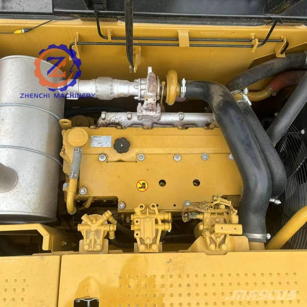 CAT 320 D2 حفارات زحافة