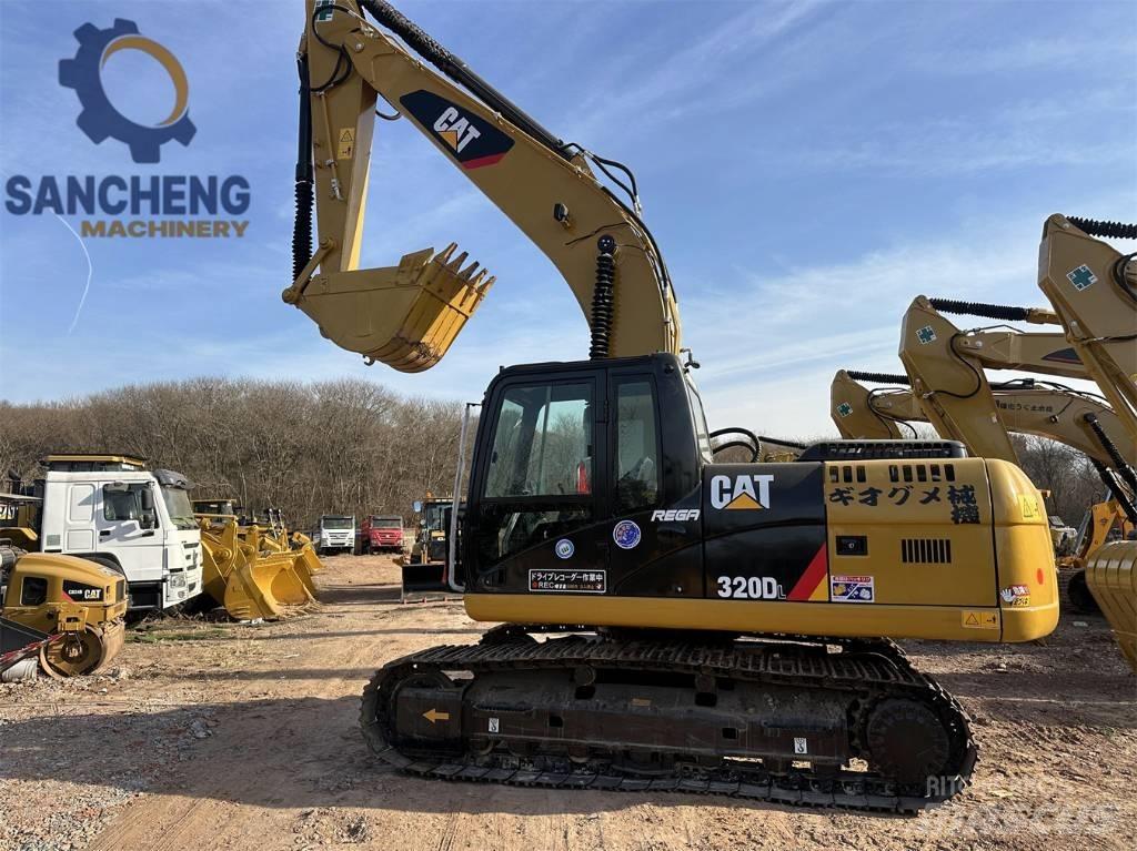 CAT 320 D L حفارات زحافة