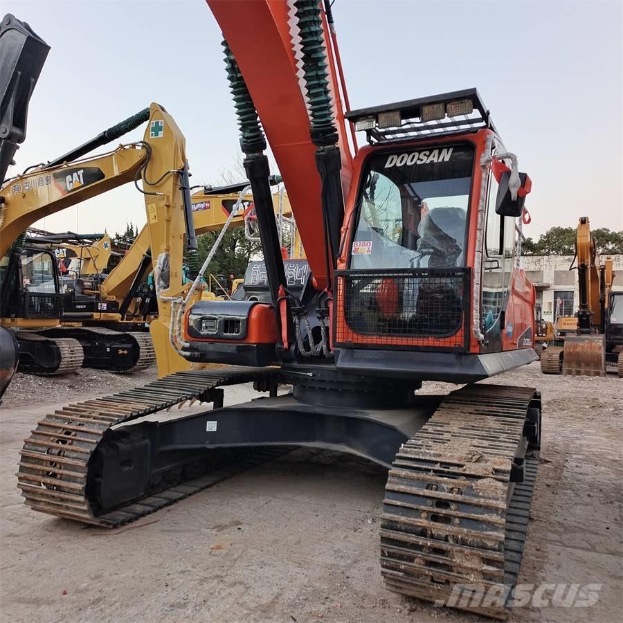 Doosan DX 300 LC حفارات زحافة