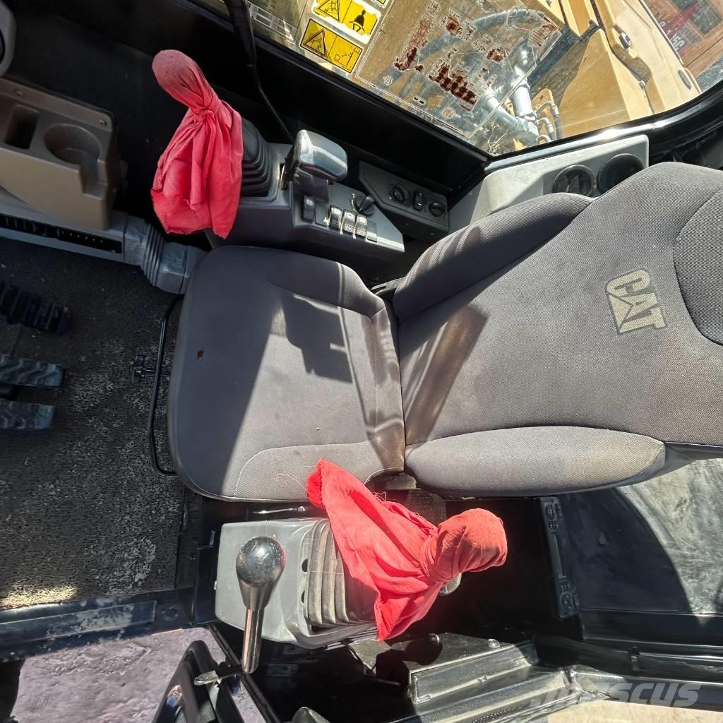 CAT 307E2 حفارات زحافة