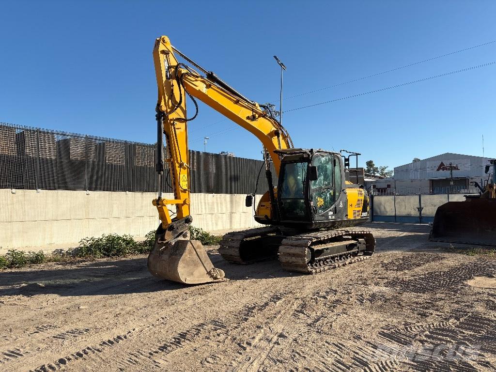 JCB JS 131 LC حفارات زحافة