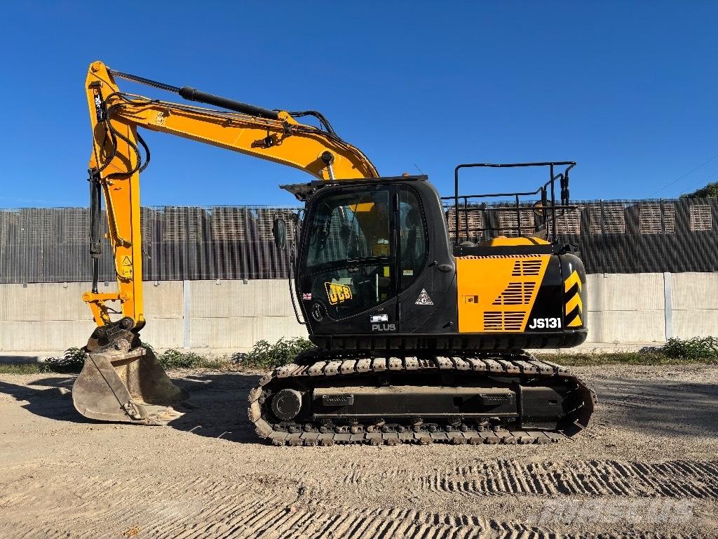 JCB JS 131 LC حفارات زحافة