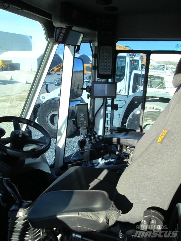 Liebherr L586 XPower لوادر بعجل