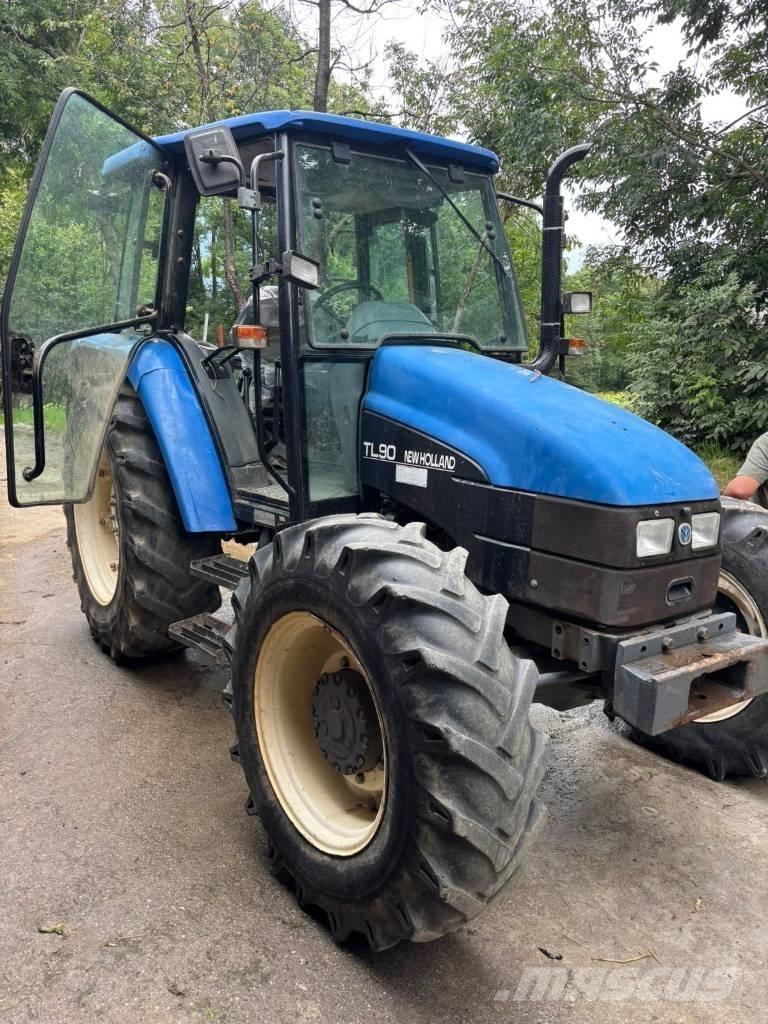 New Holland TL 90 الجرارات