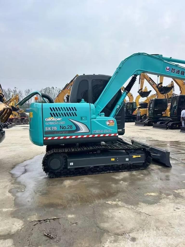 Kobelco SK 75 حفارات وسط 7 طن - 12 طن