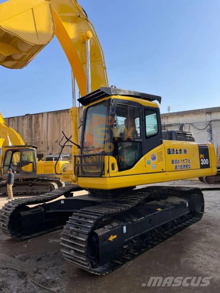 Komatsu PC 300-7 حفارات زحافة