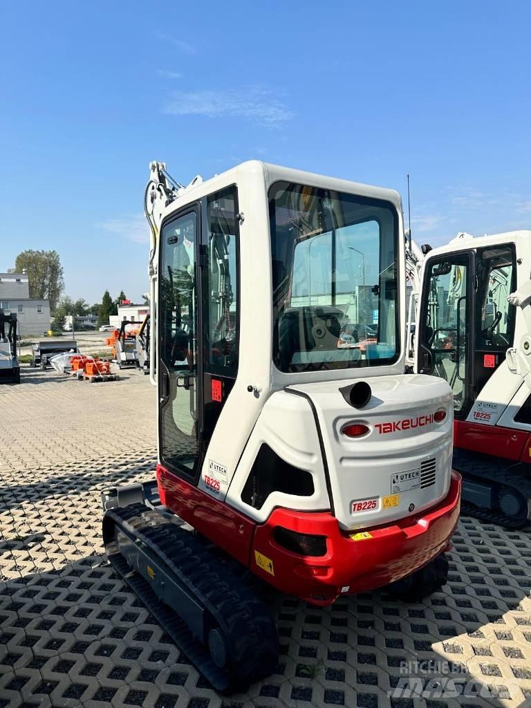 Takeuchi TB 225 V0 حفارات صغيرة أقل من 7 طن (حفارات صغيرة)