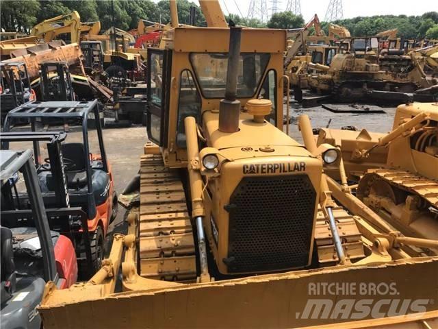 CAT D 6 D بلدوزرات مجنزرة