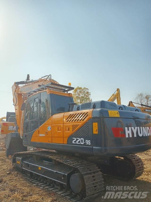 Hyundai R220-9 حفارات زحافة