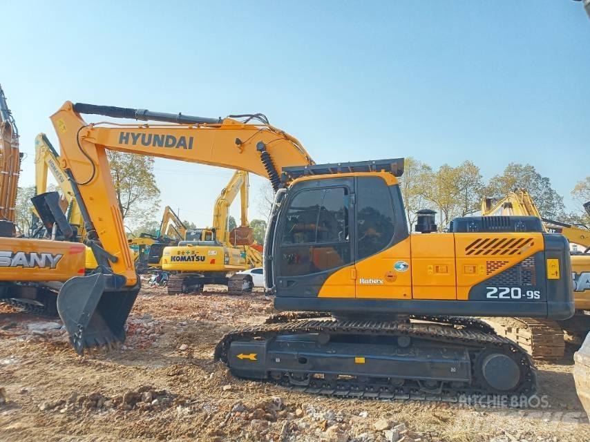Hyundai R220-9 حفارات زحافة