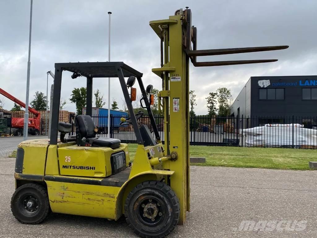 Mitsubishi FD25T شاحنات الديزل