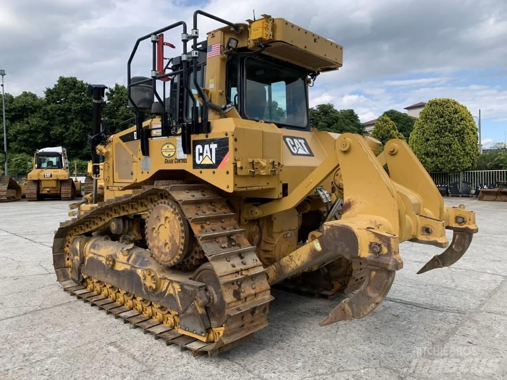 CAT D 6 T XLVP بلدوزرات مجنزرة
