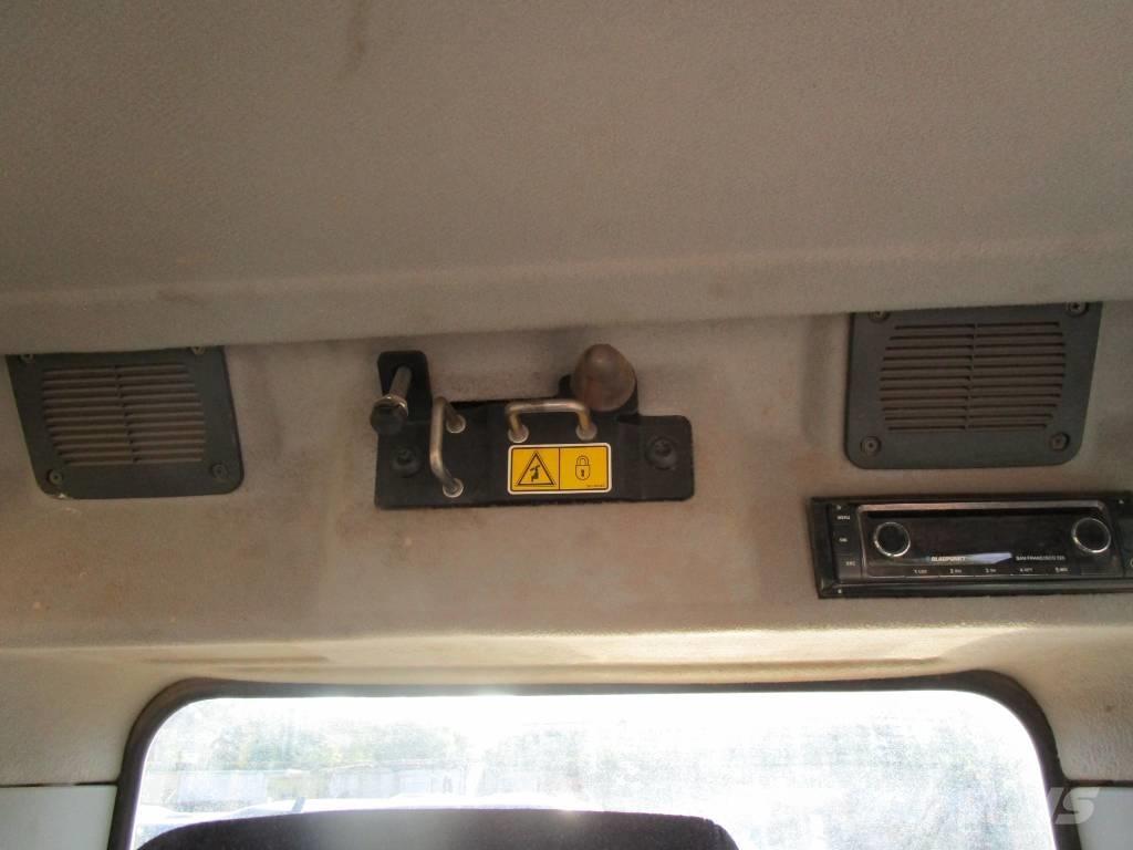 CAT 318 E L   320 322 حفارات زحافة