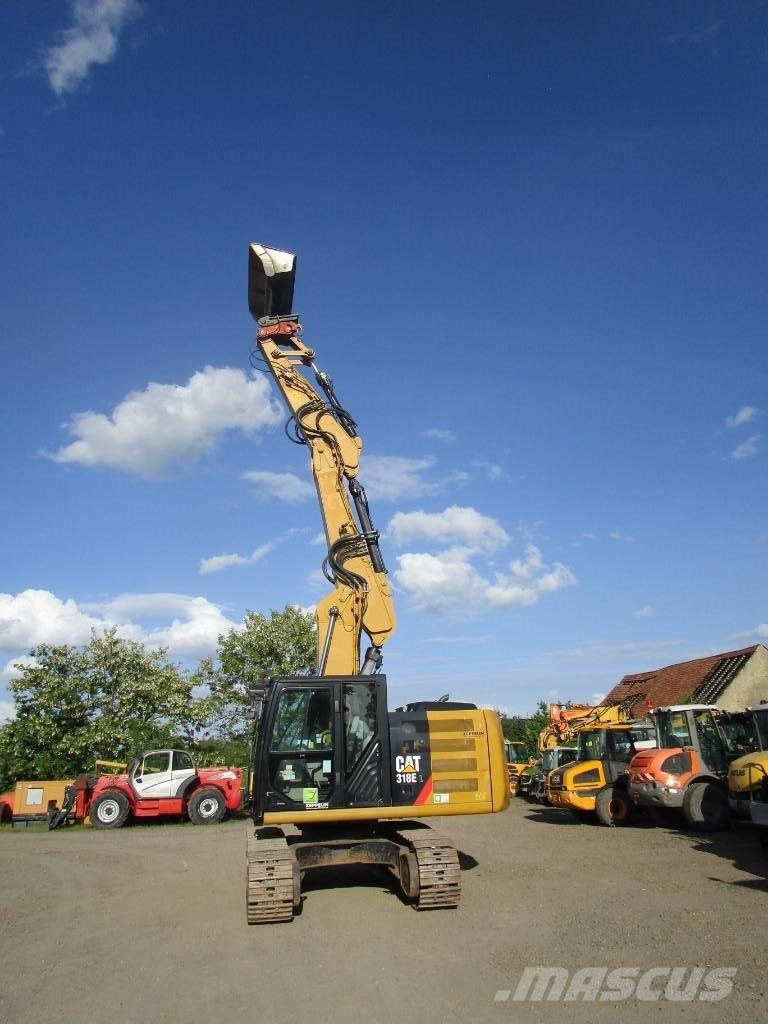 CAT 318 E L   320 322 حفارات زحافة