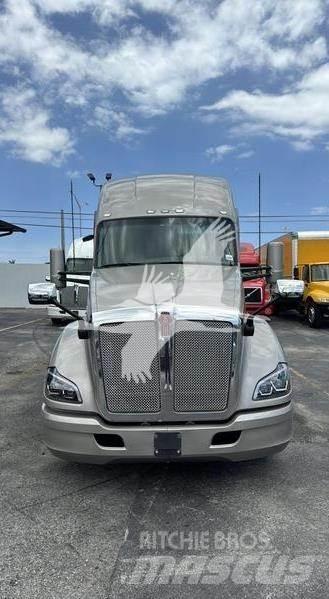 Kenworth T680 وحدات الجر