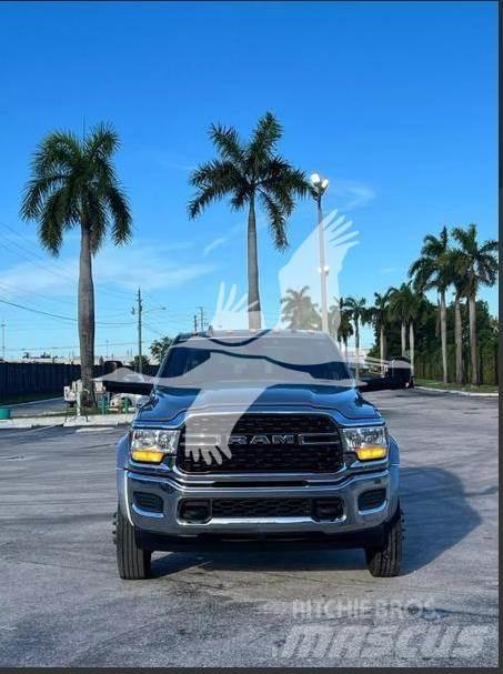 RAM 5500 SLT شاحنات بمقصورة وهيكل