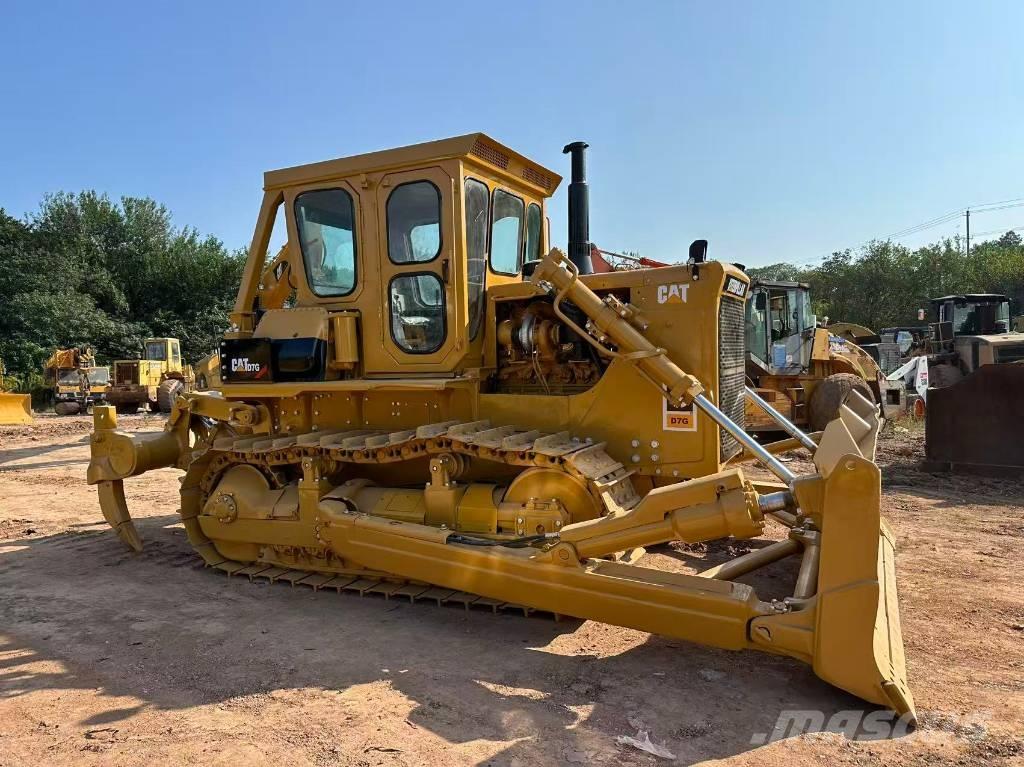 CAT D 7 G بلدوزرات مجنزرة