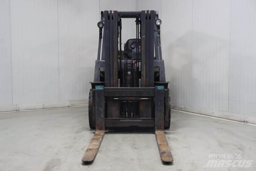 TCM FD50T2 شاحنات الديزل