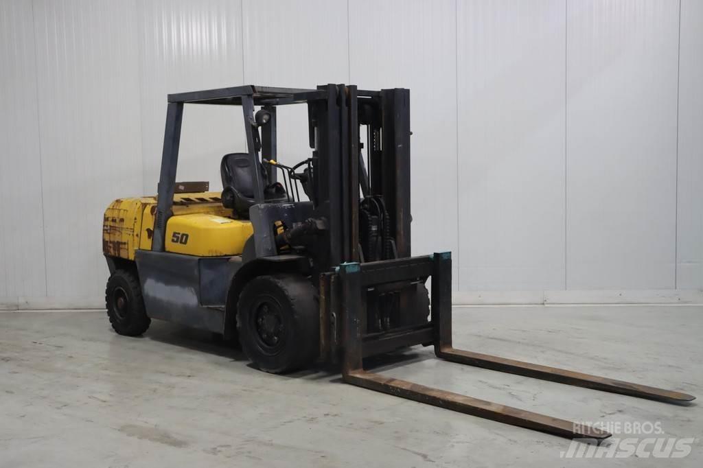 TCM FD50T2 شاحنات الديزل