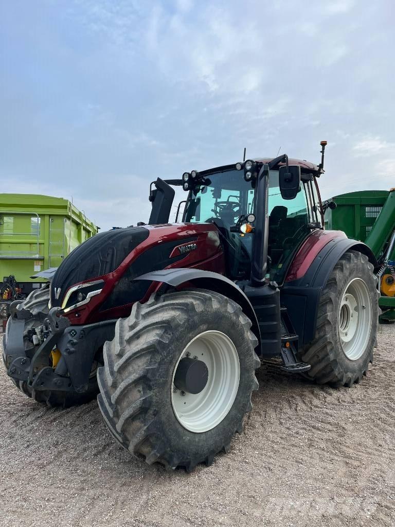 Valtra T 255 V الجرارات