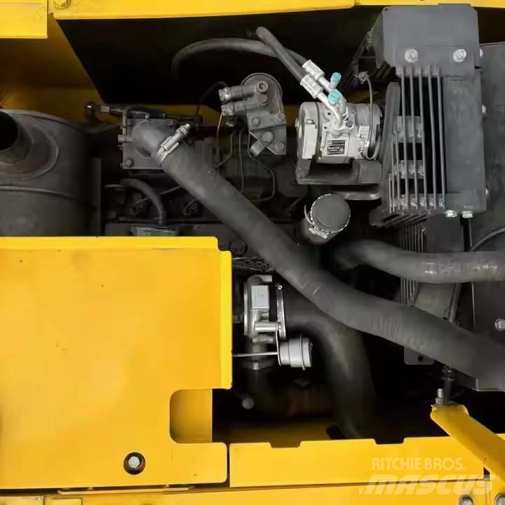 Komatsu PC 130 حفارات زحافة