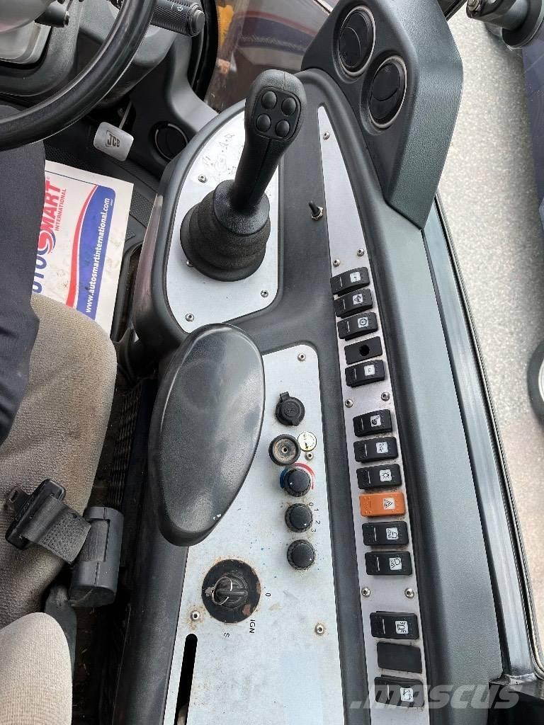 JCB 409 B 40km/h لوادر انزلاقية التوجيه