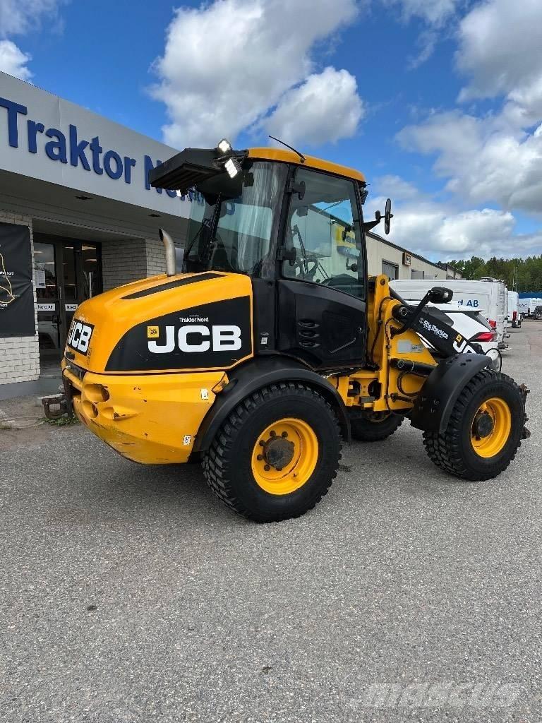 JCB 409 B 40km/h لوادر انزلاقية التوجيه