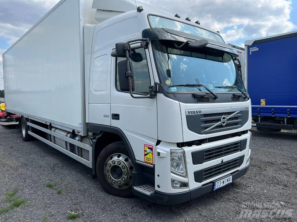 Volvo FM 330 شاحنات ذات هيكل صندوقي