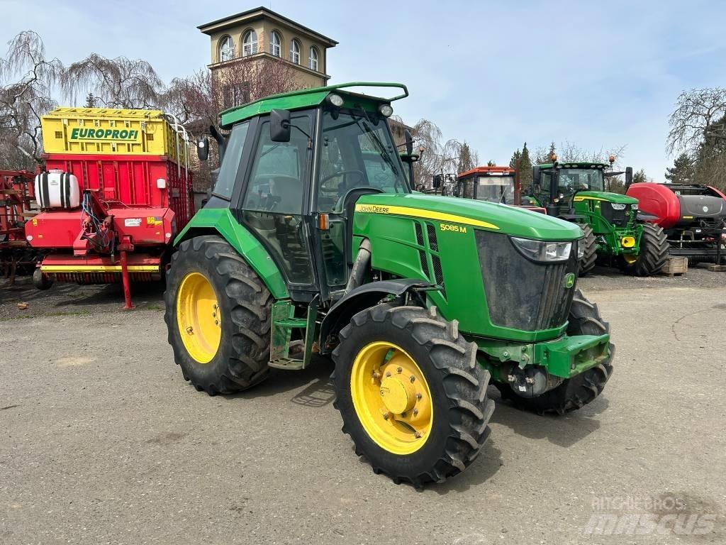 John Deere 5085 M الجرارات