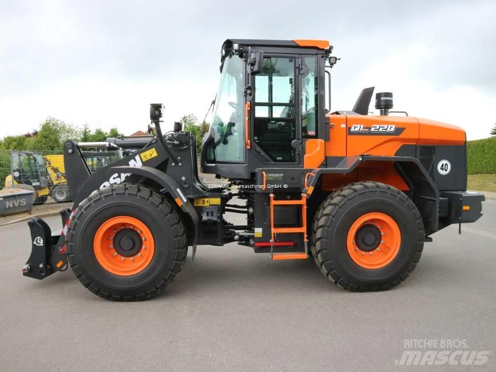 Doosan DL 220-7 لوادر بعجل