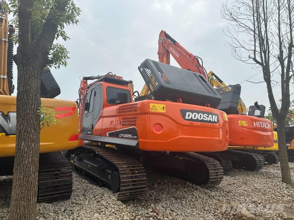 Doosan DX225 حفارات زحافة
