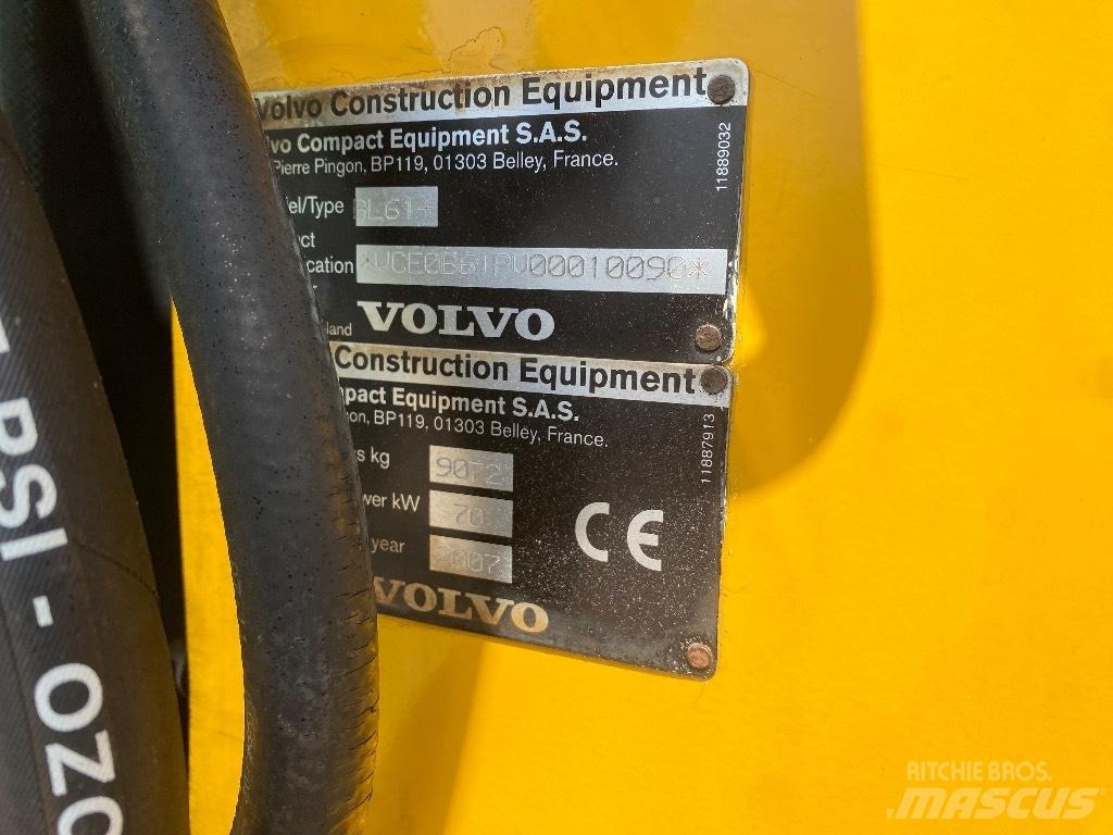 Volvo BL 61 لوادر ذات جرافات عكسية