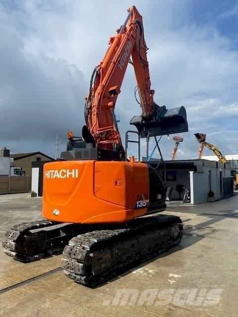 Hitachi 135 US-6 حفارات زحافة