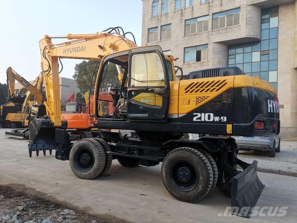 Hyundai R210W-9 حفارات بعجل