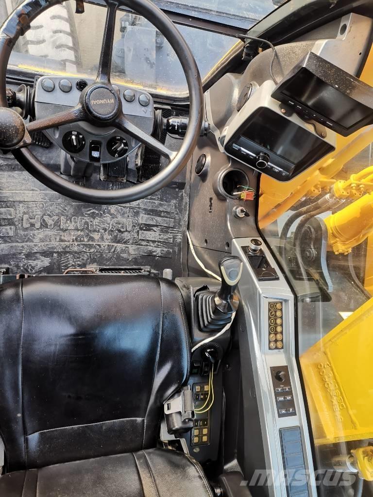 Hyundai R210W-9 حفارات بعجل