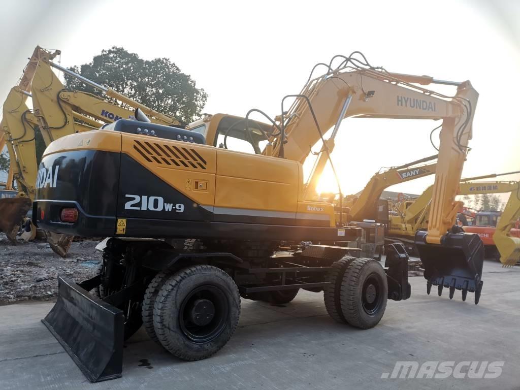 Hyundai R210W-9 حفارات بعجل