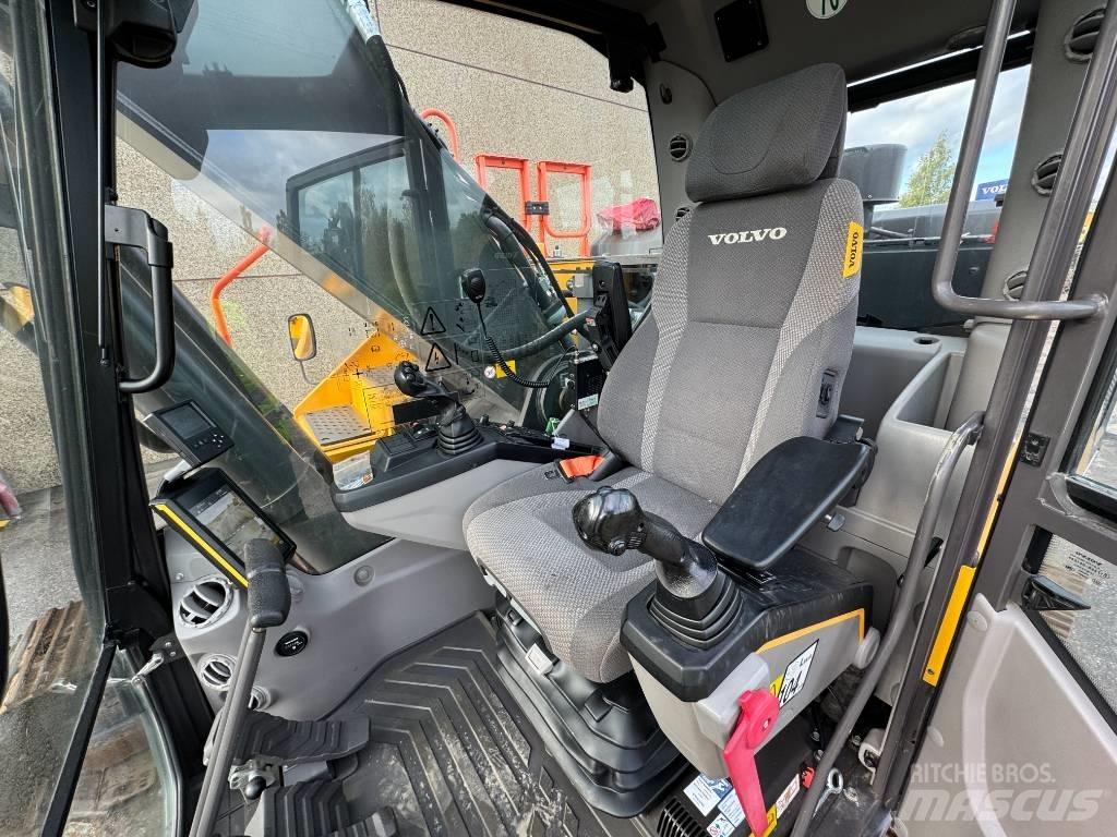Volvo EC 300 E حفارات زحافة