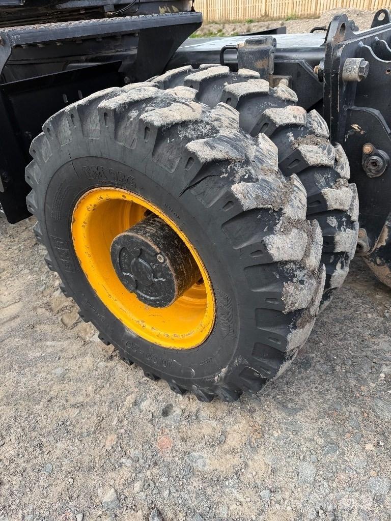 JCB JS 160 W حفارات بعجل