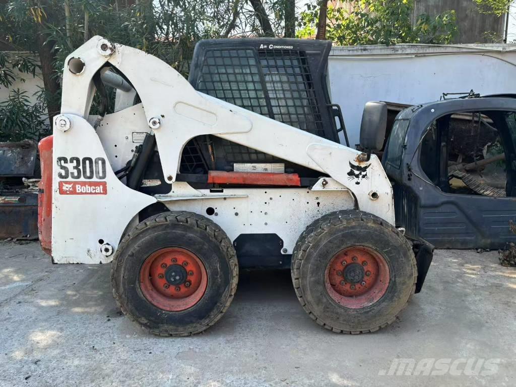 Bobcat S 300 لوادر انزلاقية التوجيه