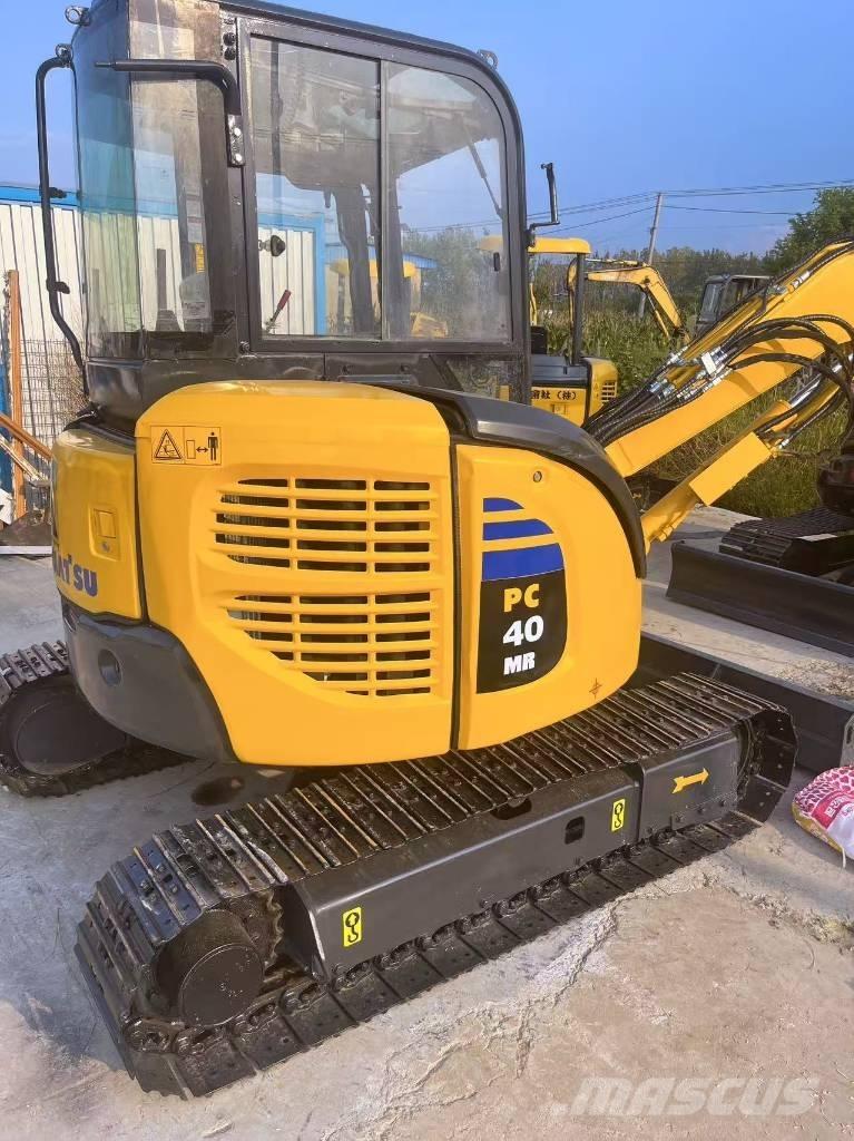 Komatsu PC 40 MR حفارات زحافة