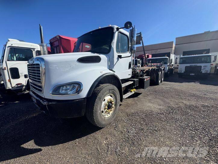 Freightliner M2 شاحنات قابلة للفك