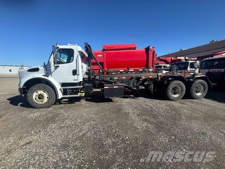 Freightliner M2 شاحنات قابلة للفك