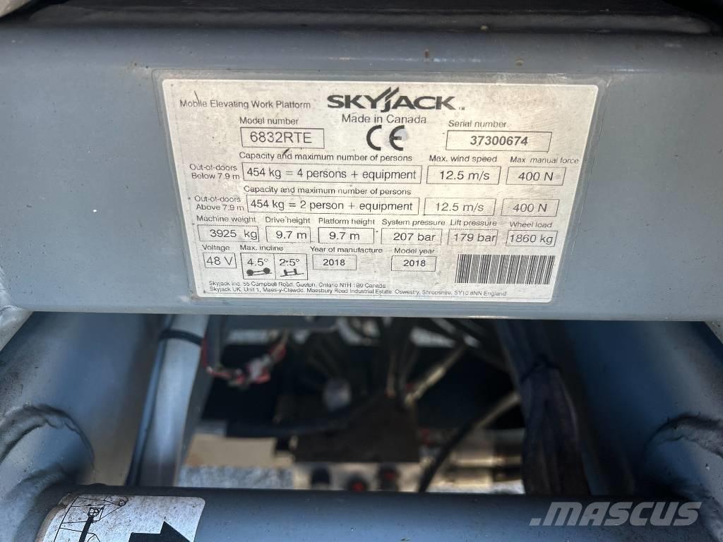 SkyJack SJ 6832 RTE رافعات مقصية الشكل