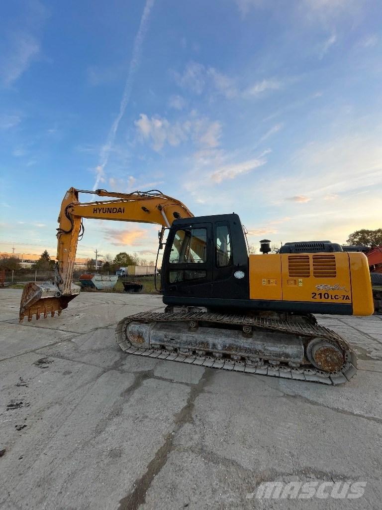 Hyundai R 210 LC 7A حفارات زحافة