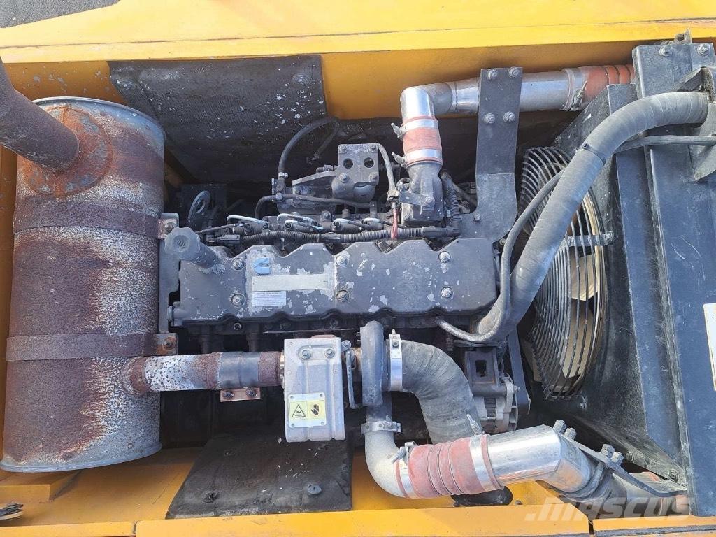 Hyundai R 210 LC 7A حفارات زحافة