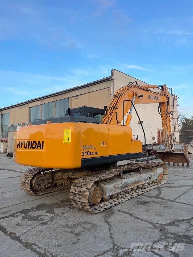 Hyundai R 210 LC 7A حفارات زحافة
