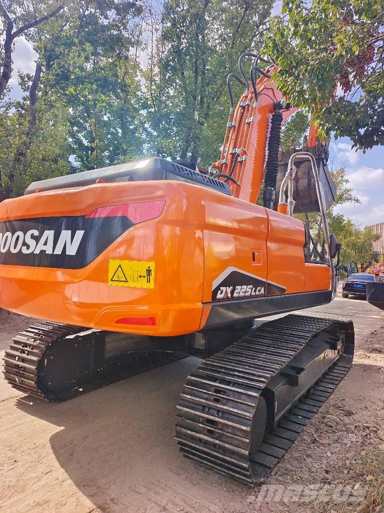 Doosan DX 225 LC حفارات زحافة