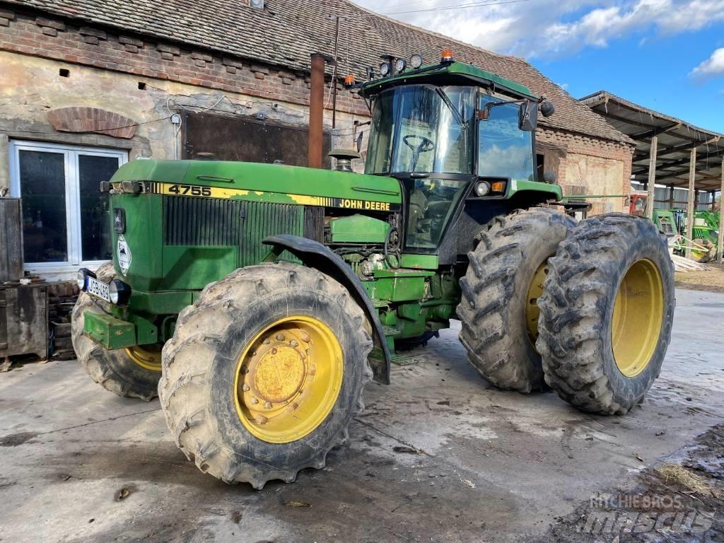 John Deere 4755 الجرارات