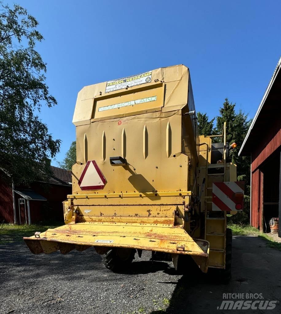 New Holland TX 34 حصادات